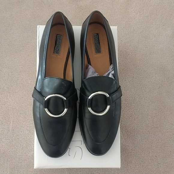 Topshop Shoes - NIB Topshop Genuine Leather Kreme Ring Loafers